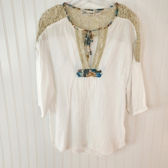 Vintage Havana cream light weight blouse w/ lace and flower pattern around neck. - Picture 1 of 10